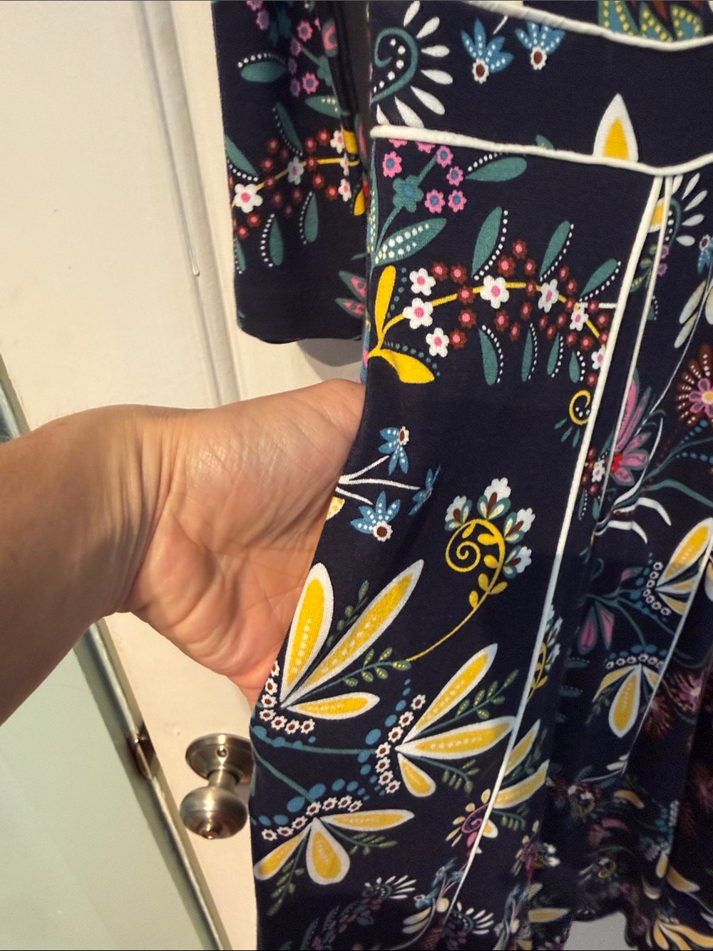 Boden Floral V-Neck Navy Fit & Flare Dress (6R) - Picture 5 of 8